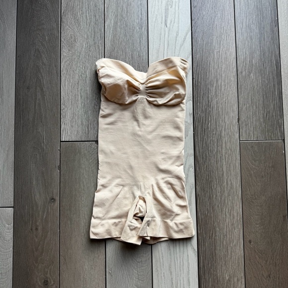 SKIMS Seamless Sculpt Shortie Bodysuit | Size: Small | Fair Condition - Picture 1 of 7